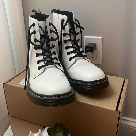 Dr. Martens Shoes - 1460 WOMEN'S PATENT LEATHER LACE UP BOOTS